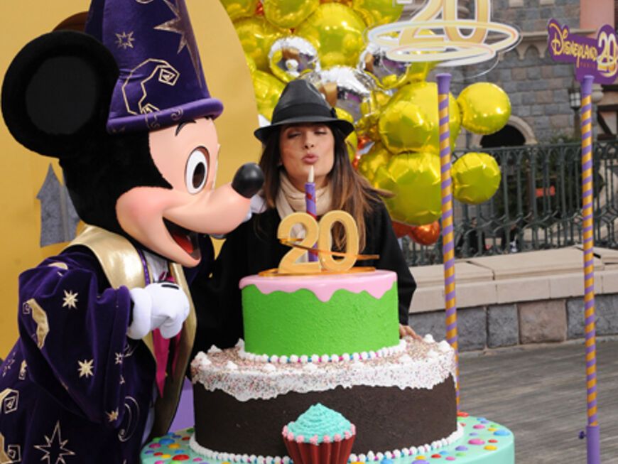 Happy Birthday, Disneyland! Der berühmte Themenpark in Paris feierte am Wochenende seinen 20. Geburtstag und Stars wie Schauspielerin Salma Hayek gratulierten