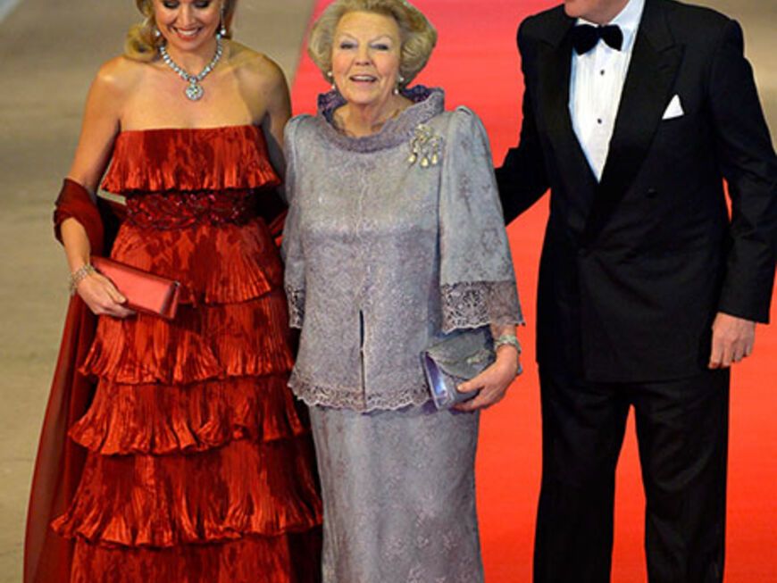 Kronprinzessin Máxima mit ihrer Schwiegermutter, Königin Beatrix der Niederlande, und Ehemann, Kronprinz Willem-Alexander