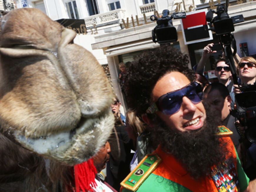 Tohuwabohu um seinen neuen Film: Der Schauspieler stellt in Cannes "Der Diktator" vor - mit einem Kamel!