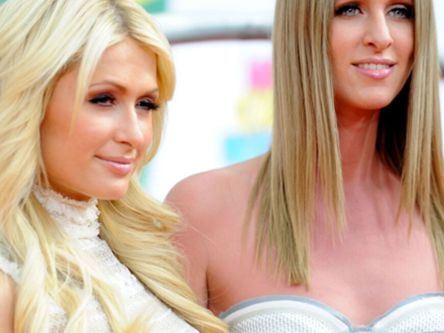 Auch Paris Hilton zeigte ihre Geschwisterliebe: Sie kam mit Schwester Nicky