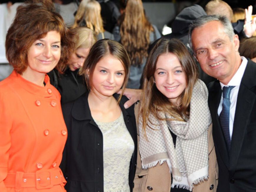 Produzent des Films Klaus Boje kam mit Frau und den beiden Töchtern Thessa und Kira zur Premiere