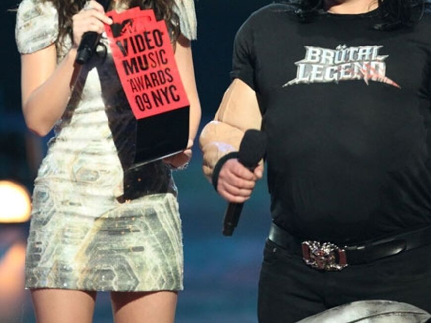 "Gossip Girl" - Schauspielerin Leighton Meester übergab mit Jack Black einen MTV Award in der Kategorie "Best Rock Video". Gewonnen haben letztendlich "Green Day" mit "21 Guns"