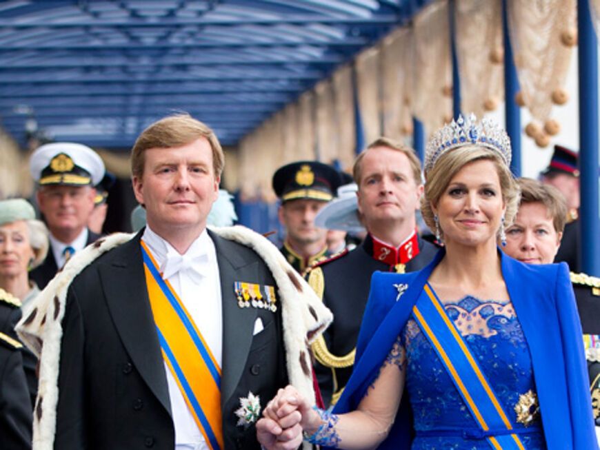 Willem-Alexander trägt einen Königsmantel in dem 17 Hundewelpen verarbeitet sein sollen