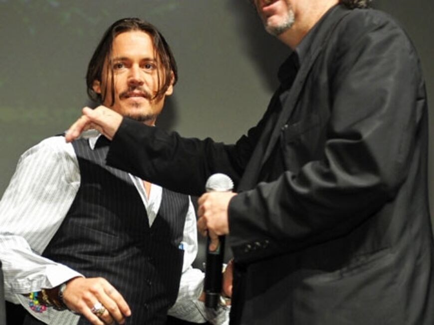Johnny Depp und Regisseur Tim Burton präsentierten ihren neuen Film "Alice in Wonderland"