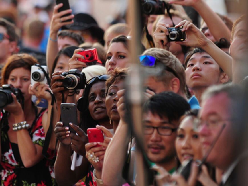 Hunderte Fans warteten gespannt vor dem Chinese Theatre in Los Angeles