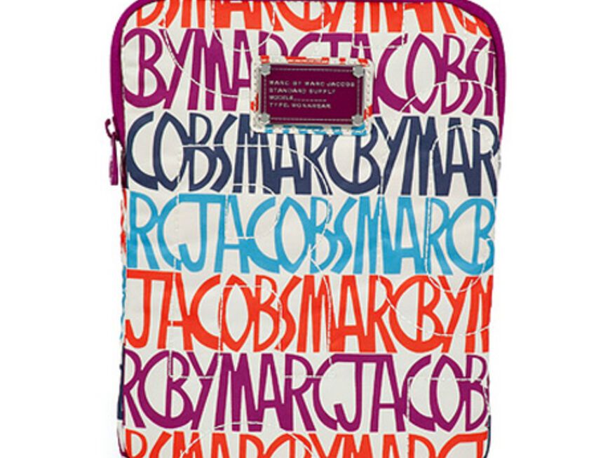 Die poppige Ipad-Hülle gleicht einem Liebesgeständnis an den King of Fashion Marc Jacobs. Textilhülle mit Reißverschluss von  Marc by Marc Jacobs über stylebop.de, ca. 45 Euro