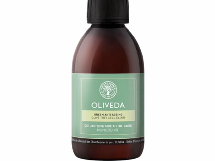 Ayurveda mit italienischem Olivenöl: Dieses "Mundziehöl" schafft es, lässt man es 5-10 durch den Mund wandern, Giftstoffe aus dem Körper zu lösen und zu binden. Von Oliveda, 200ml, ca. 37 Euro, über www.oliveda.com