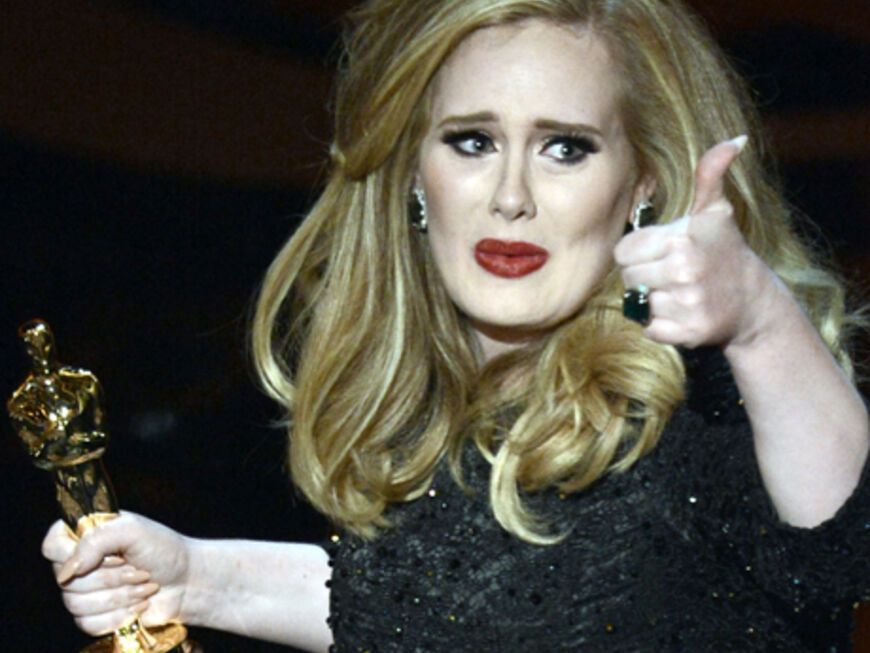 Was für eine Frau!´ Adele nahm für ihren James-Bond-Hit "Skyfall" den Oscar für den "besten Titelsong" entgegen