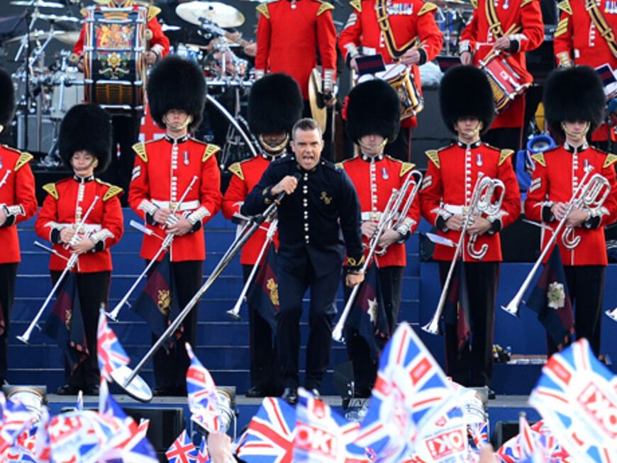 Er eröffnete das Konzert mit einer spektakulären Show: Robbie Williams