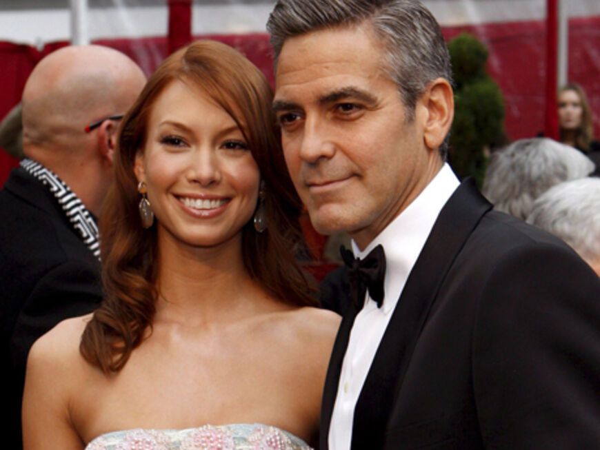 George Clooney und Sarah Larson waren von 2007-2008 ein Paar. Doch im Mai 2008 trennten sie sich nach etwa einem Jahr Beziehung