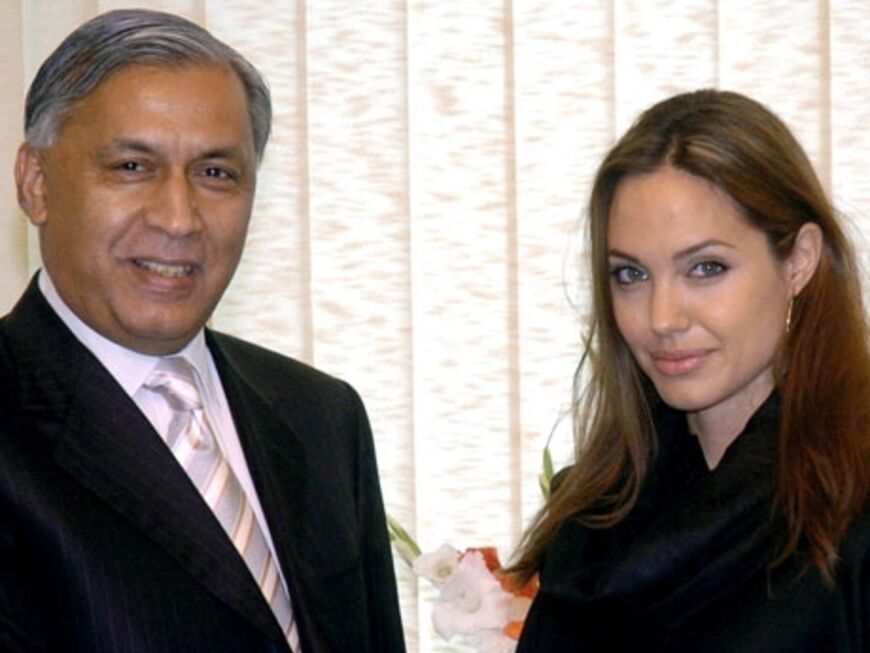Angelina Jolie und Pakistans Ministerpräsident Shaukat Aziz