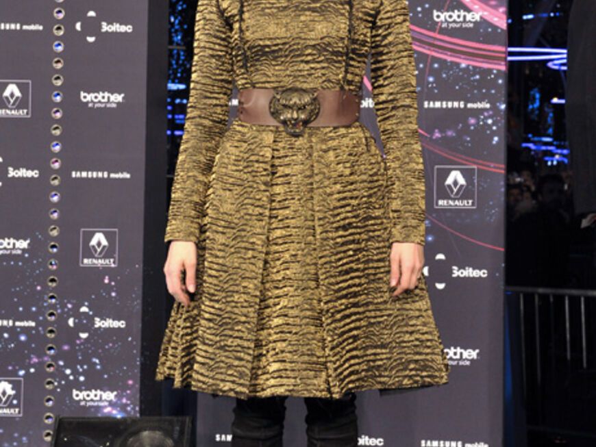 Nicht nur der Weihnachtsschmuck glitzert und glänzt in diesem Jahr. Diane Kruger strahlte bereits im November in einem bronzefarbenen Mantelkleid von Lanvin.