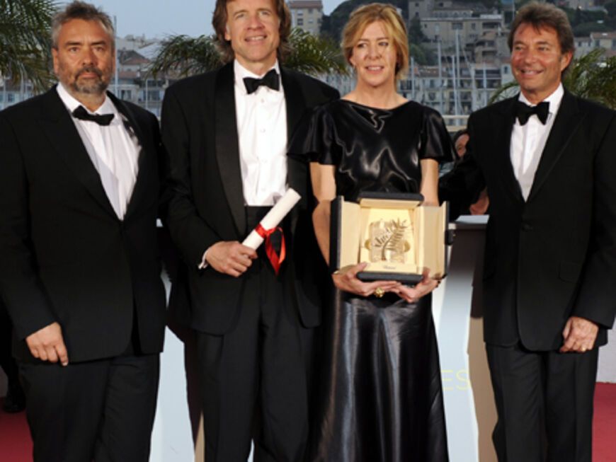 Am Sonntag, 22.5., sind in Cannes die berühmten Filmfestspiele mit der Vergabe der "Goldenen Palme" glamourös zu Ende gegangen. Über eine Auszeichnung freuten sich Luc Besson, Bill Pohlad, Dede Gardner und Grant Hill für ihren Film "The Tree of Life"