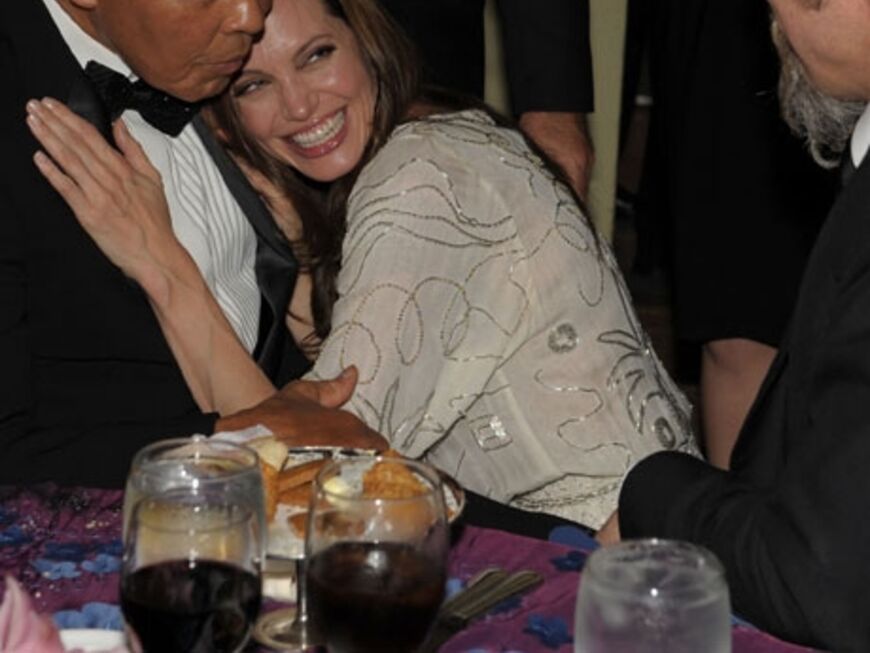 Angelina Jolie schmiegt sich an Muhammad Ali