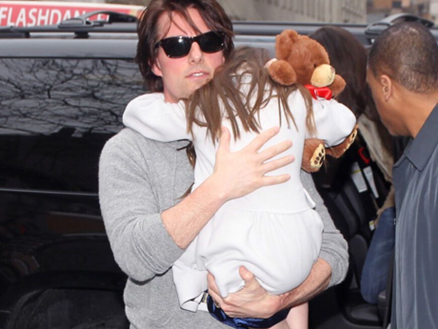 Tom Cruise fordert das alleinige Sorgerecht - wie er es schon bei seinen Adoptivkindern Isabella und Connor, aus der elfjährigen Ehe mit Nicole Kidman, gefordert hat