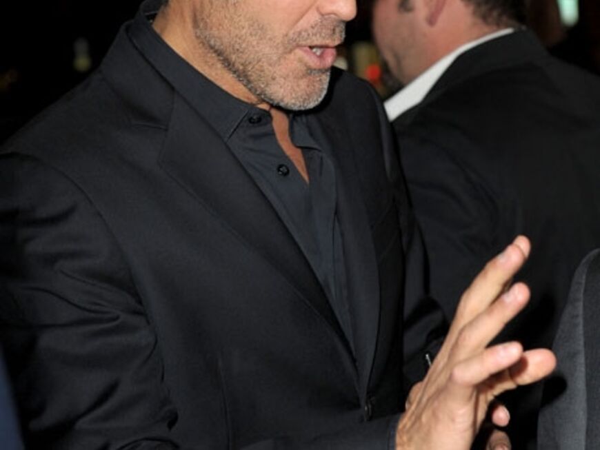 Keinen Kommentar zu den bösen Gerüchten. George Clooney und Elisabetta Canalis hielten sich demonstrativ im Arm 