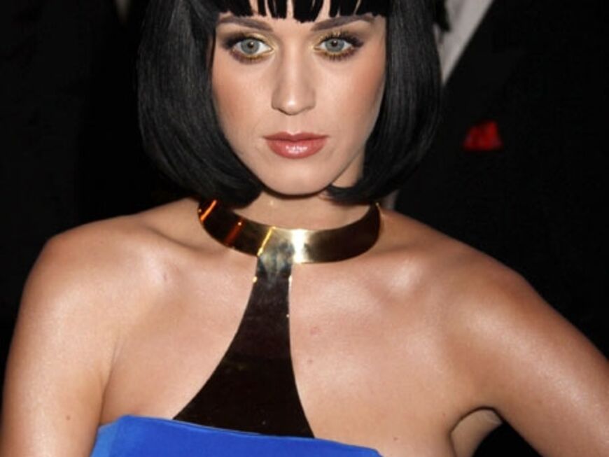 Kontrastreich: Katy Perry trug die Trendfarben Schwarz und Blau