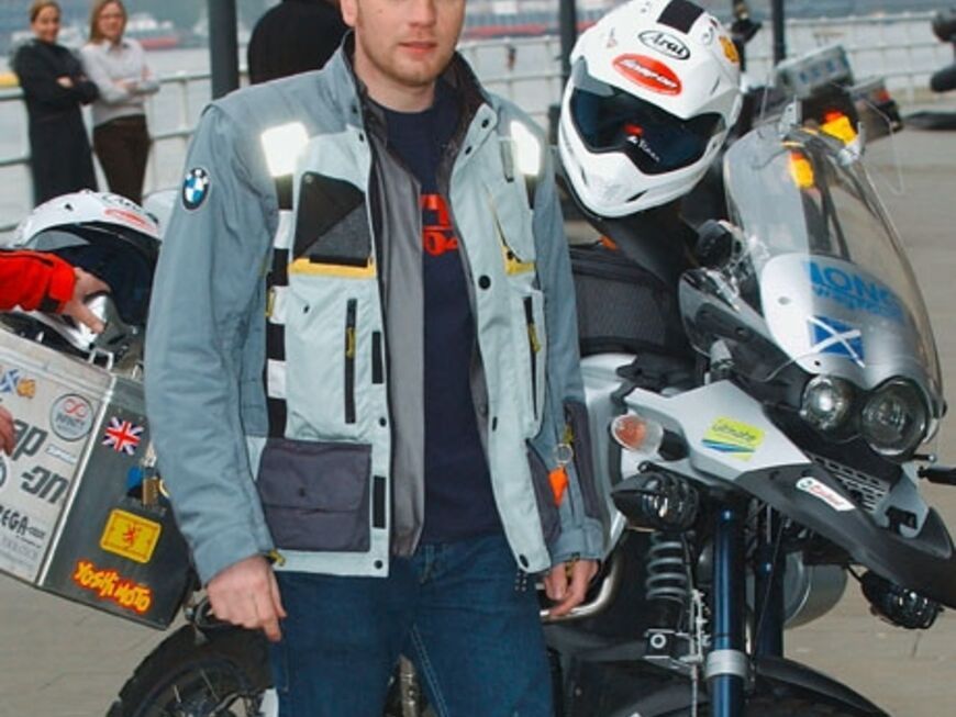 Der Bart ist ab, aber das Motorrad bleibt: Ewan McGregor 