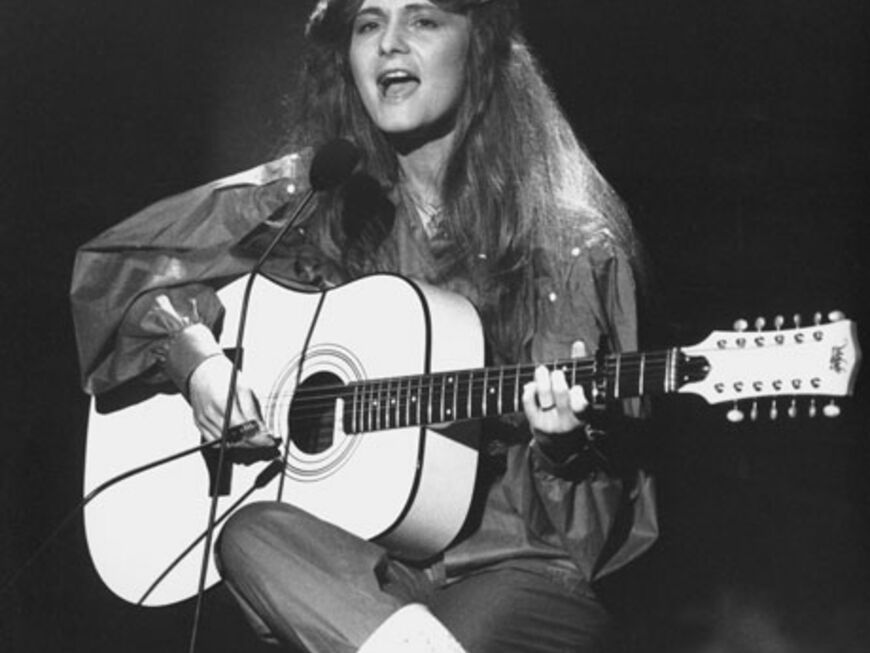 Nicole errung im Jahr 1982 zum ersten mal in der Geschichte des 'ESC' den Sieg für Deutschland. Die damals 17-Jährige war mit ihrer Single 'Ein bisschen Frieden' 20 Wochen auf Platz eins der deutschen Charts