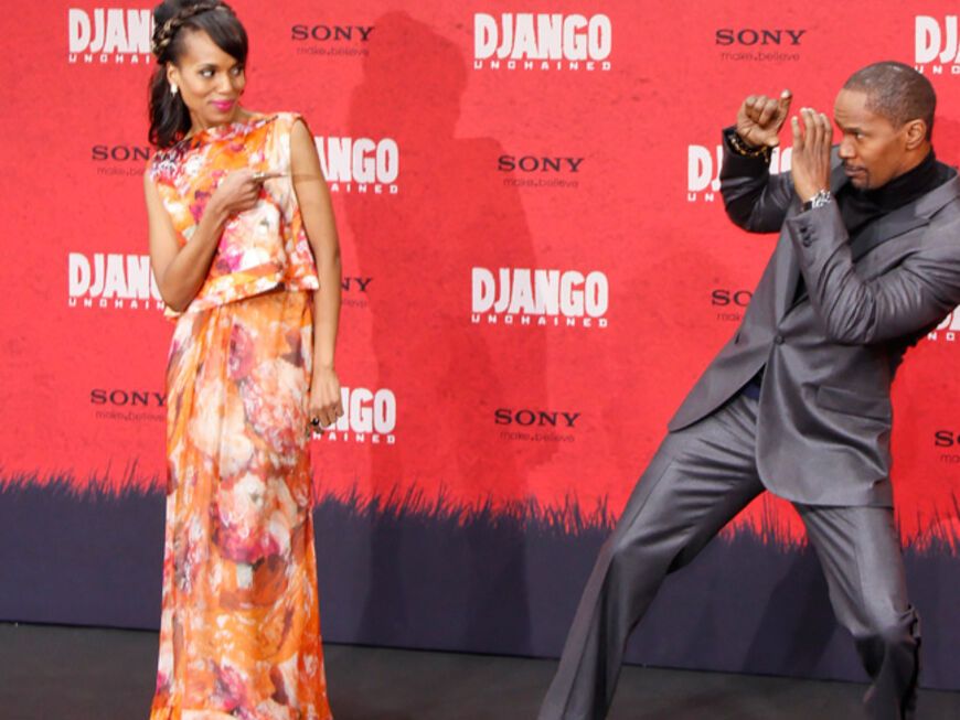 Revolverhelden: Schauspielerin Kerry Washington und Jamie Foxx machten auf dem Roten Teppich des CineStar imSony Center am Potsdamer Platz Faxen