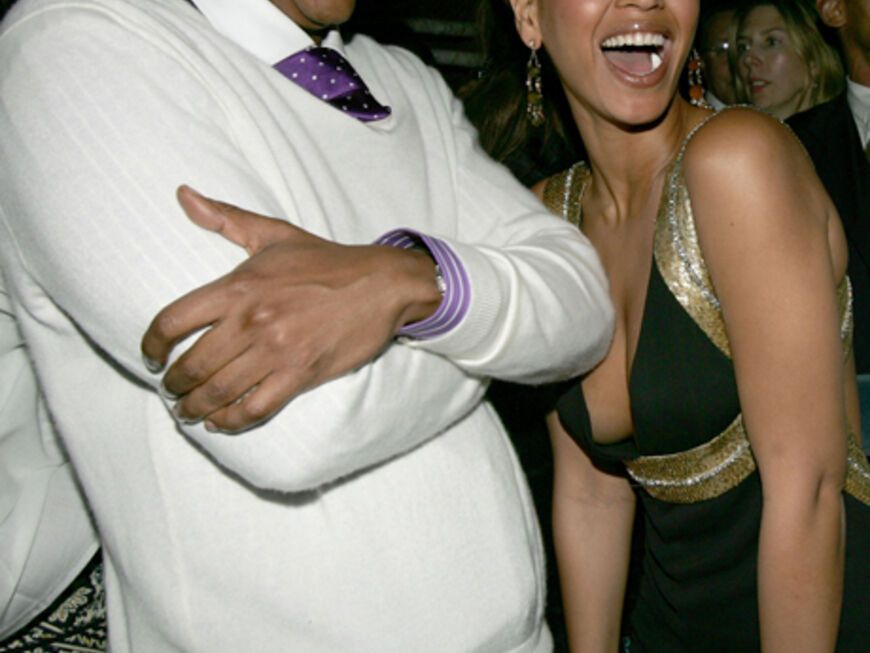 Beyoncé sang 2002 mit bei Jay-Zs Single "Bonnie and Clyde 03". Ein Jahr  später arbeitete er zusammen mit ihr an ihrem Hit "Crazy in Love"