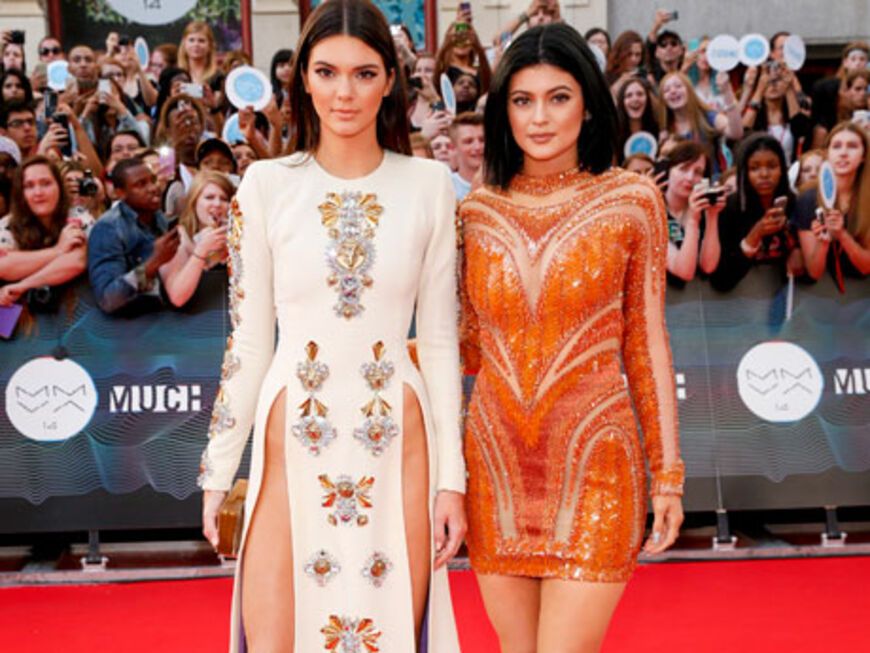 Die Kardashian-Sprösslinge Kendall und Kylie Jenner zeigen bei den "Much Music Awards" SEHR viel Bein