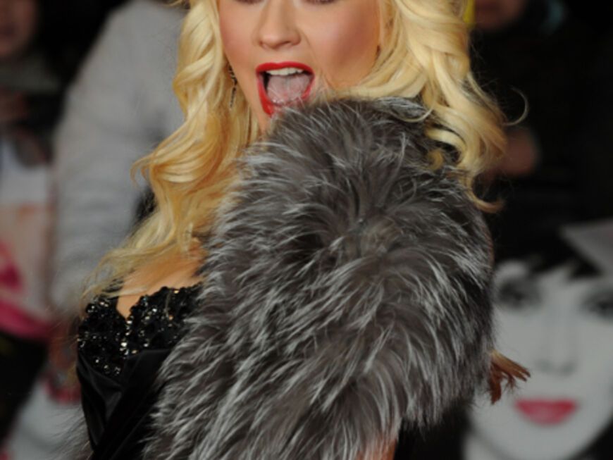 Auch in London wurde bereits gefeiert. An der Themse zeigten sich Christina Aguilera, Cher und Co. bestens gelaunt