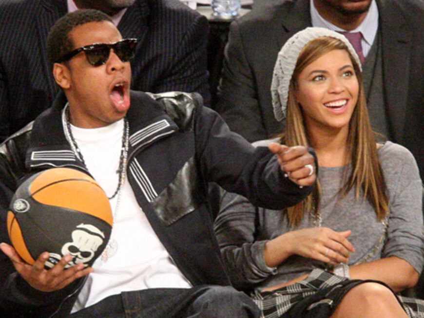 Gewohntes Bild: So häufig es geht, schauen sich Jay-Z und Beyoncé ein Basketballspiel an. Mit Baby wird es vielleicht etwas seltener ...