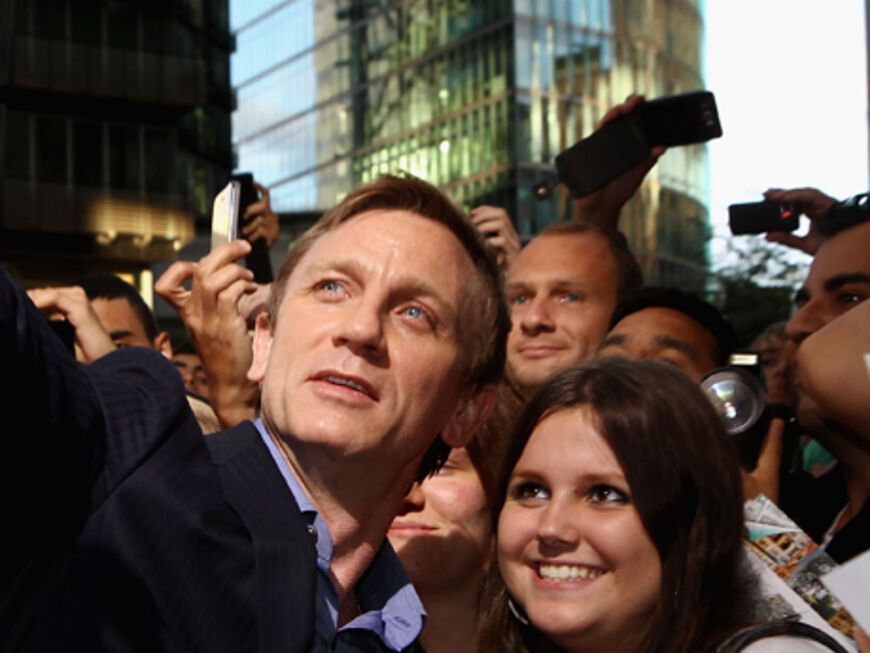 Endlich! Nach langem warten zeigte sich Hollywood-Star Daniel Craig den wartenden Fans und nahm sich viel Zeit für Fotos und Autogramme