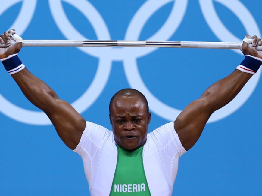 Der nigerianische Gewichtheber Felix Ekpo nimmt eine Goldmedaille mit nach Hause - und bekommt von seinem Sponsor, eine Molkerei, ein Jahr Milch umsonst