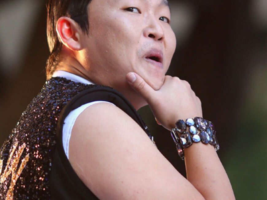 Ein Südkoreaner erobert die Welt: Spätestens seit seinem Mega-Hit "Gangnam Style" ist Psy in aller Munde - jeder tanzt den "Pferdetanz". Aber was steckt hinter dem Sänger? OK! hat die Antworten ...