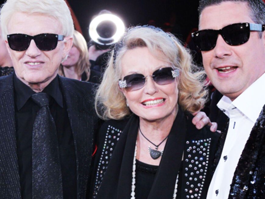 Jochaim Llambi (r.) hatte Heino und Hannelore in die Sendung eingeladen - die Drei posierten cool mit Sonnenbrille