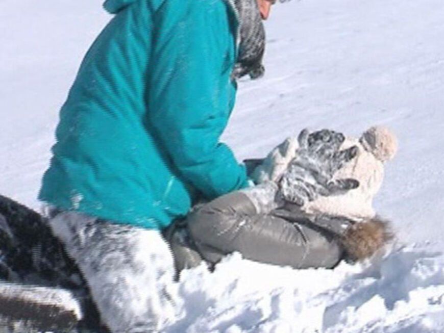 Beim dritten Dreamdate tobt Jan mit Melanie im Schnee der Schweizer Alpen