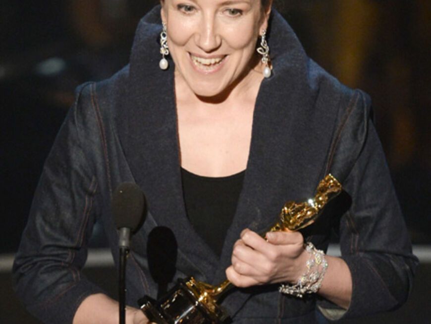 Jacqueline Durran erhält für den Film "Anna Karenina" und "Bestes Kostümdesign" eine goldene Statue