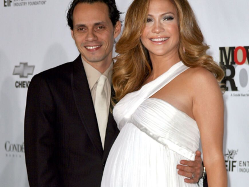 Jennifer hochschwanger bei einer Gala. Im November 2007 verkündete die Sängerin: "Marc und ich erwarten ein Kind"