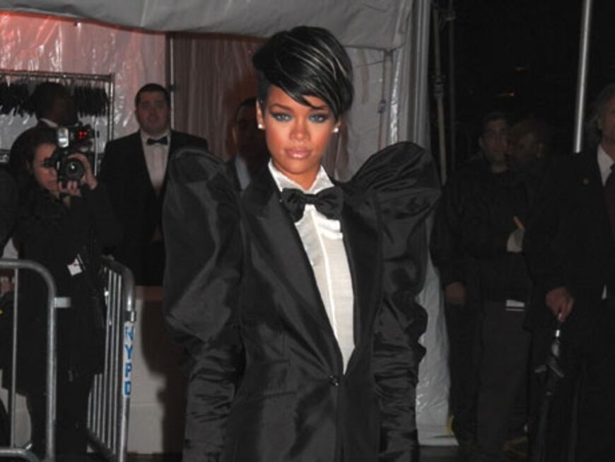 Kein Kleid für Rihanna - Sie entschied sich lieber für einen Smoking von "Dolce & Gabbanna"