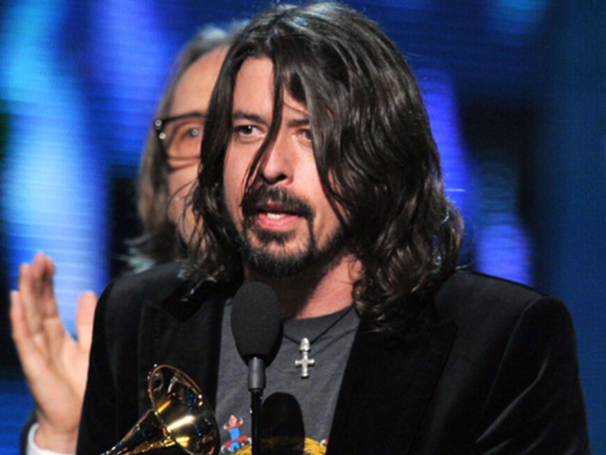 Die Foo Fighters bei ihrer Laudatio. Die Band durfte insgesamt fünf Mal auf die Bühne, um sich ihre Preise abzuholen. Frontmann Dave Grohl bedankt sich