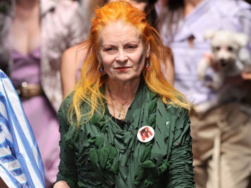 Die Designerin Vivienne Westwood begrüßte bei ihrer Show zahlreiche prominente Zuschauer. Ihre Kollektion ist wie sie: bunt, schrill und aufsehenerregend