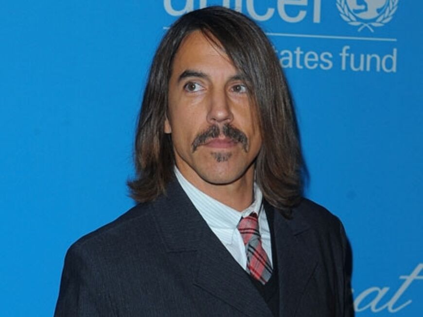"Red Hot Chilie Peppers"-Sänger Anthony Kiedis kam, etwas ungewohnt, im Anzug