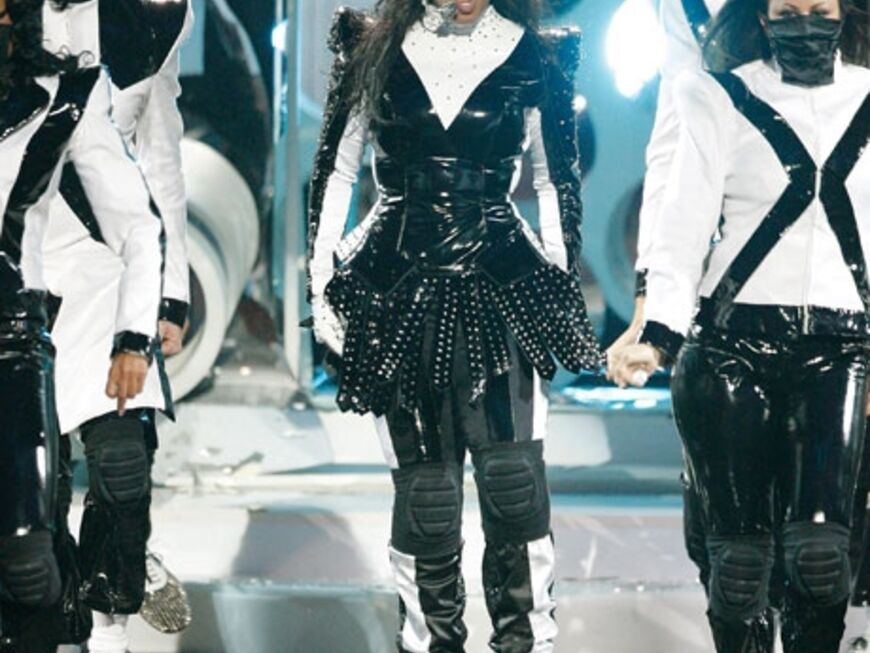 Danach performte Janet Jackson ihren Song "Scream"