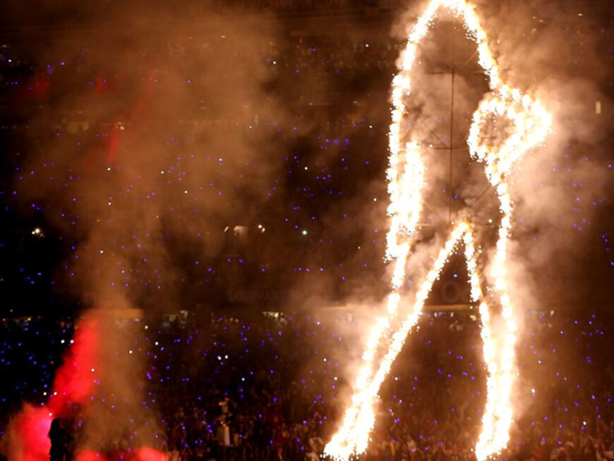 Und dann kam sie: in der 13-minütigen Halbzeitshow rockte Beyoncé Knowles die Bühne in New Orleans