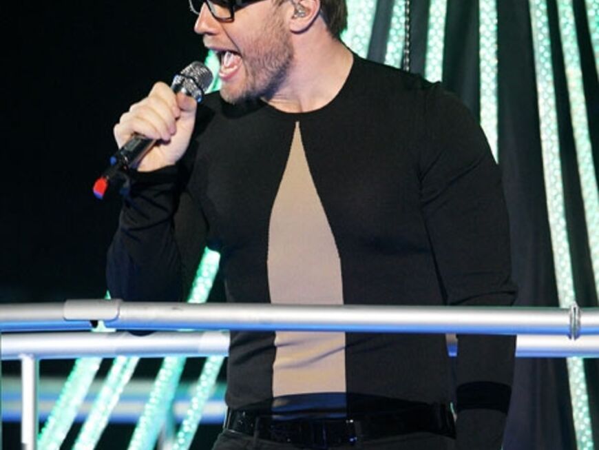 Gary Barlow verzichtet sogar während eines "Take That"-Auftritts nicht auf seine Brille