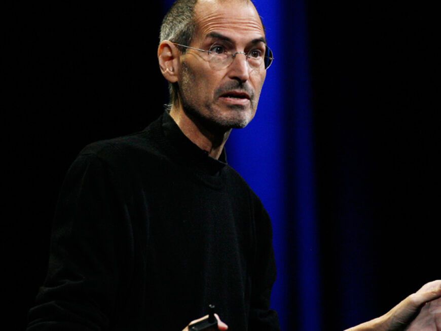 Steve Jobs wurde 2007 von Jonathan Lee Riches, einem paranoiden Gefängnisinsassen, verklagt. Er behauptete, der verstorbene Apple-Chef habe seit über 20 Jahren O.J. Simpson als Auftragskiller beschäftigt. Zudem soll Jobs das Gen-Schaf Dolly geklont haben und Atomraketen auf den Kopf des Klägers ausgerichtet haben. Riches wurde mit seinen insgesamt über 4.000 Klagen sogar ins Guiness-Buch der Rekorde aufgenommen, wogegen er - natürlich - ebenfalls klagte