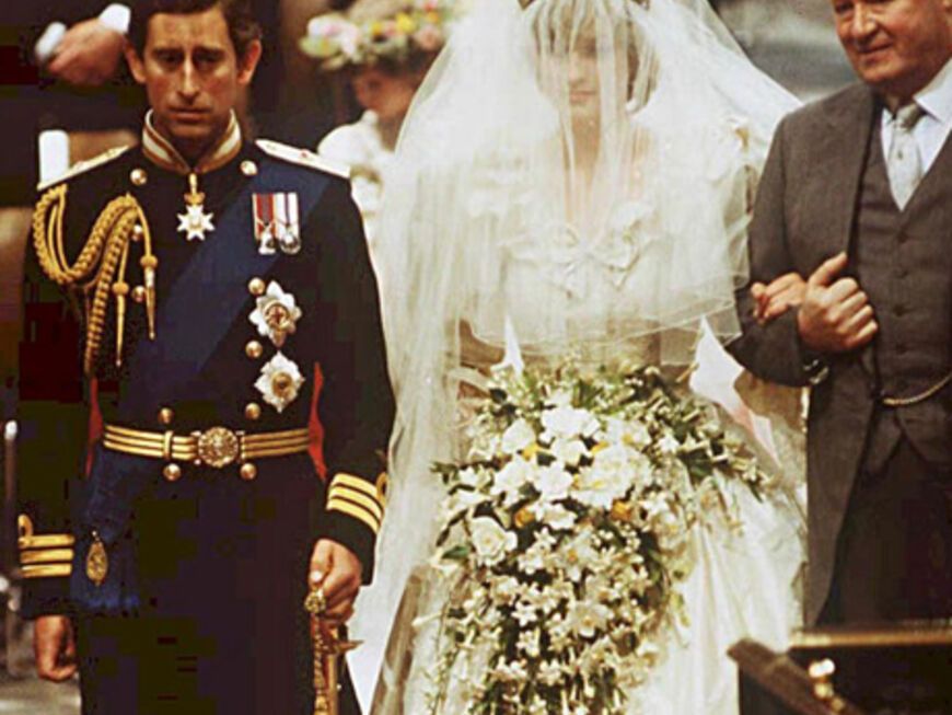 Am 29. Juli 1981 gaben sich Diana Spencer und Charles Mountbatten-Windsor, Fürst von Wales, in der Londoner Saint Pauls Cathedral das Ja-Wort