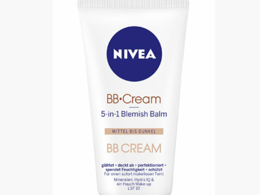 Die Nivea BB Cream eignet sich super zum Abdecken kleinerer sowie größerer Hautunreinheiten und pflegt die Haut spürbar. Sie passt sich zusätzlich sehr gut dem Hautton an, so sieht man frisch aber nicht zugekleistert aus. 50 ml, ca. 8 Euro