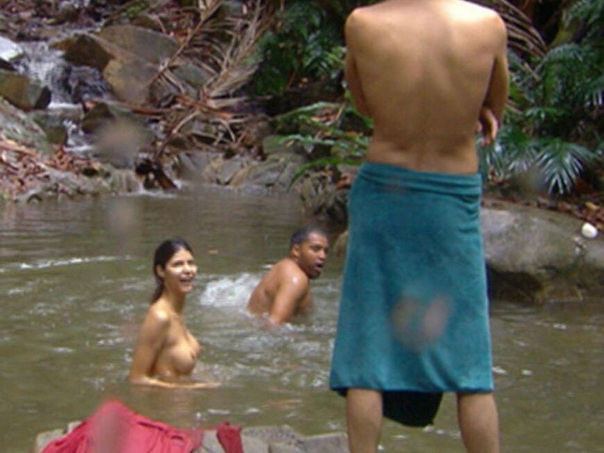 Nacktbaden im Dschungelsee: Micaela lässt beim Plantschen alle Hüllen fallen