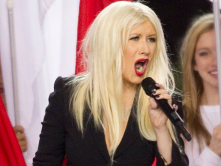Große Ehre für Christina Aguilera﻿. Die 30-Jährige durfte vor einem Millionenpublikum die Nationalhymne live performen