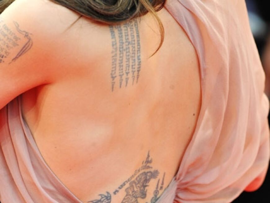 Angelina Jolie überzeugt mit einer schönen Rückseite