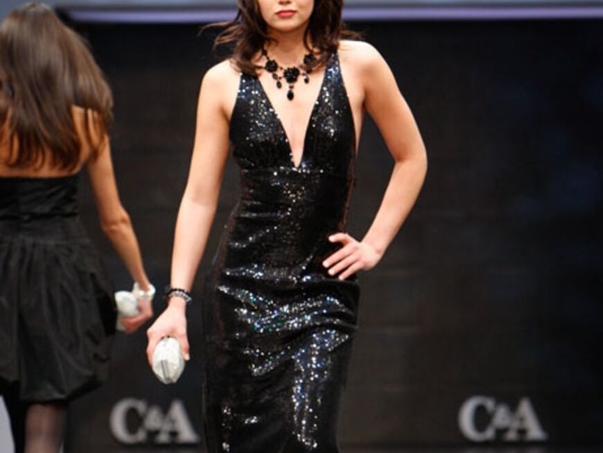 Das hübsche Nachwuchs-Model im Diva-Look. Mit diesem Hollywood-Kleid könnte Jessica auch zur Oscar-Verleihung gehen. Sexy, feminin und glamourös. Copyright: C&A