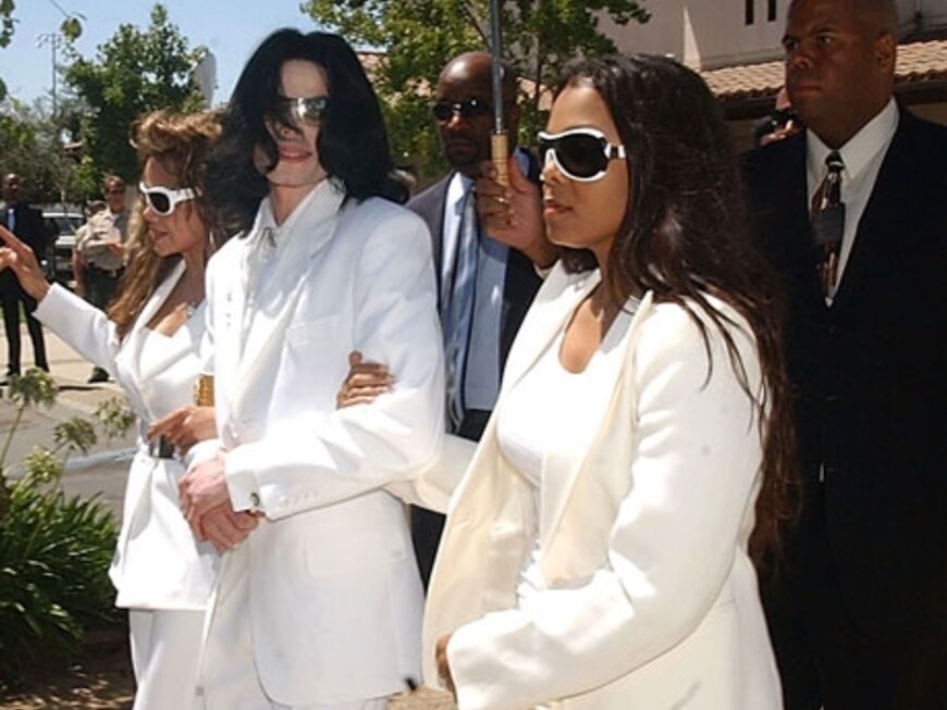 2003 wird Michael erneut wegen Kindesmissbrauch angezeigt